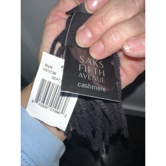 SAKS FIFTH AVENUE 100% Cashmere Black Scarf Fringe - Picture 2 of 7